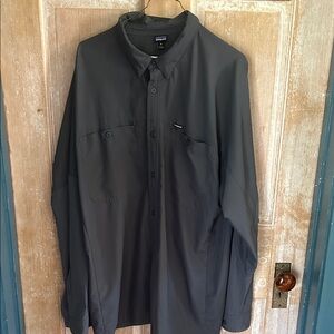 Patagonia Men's Dark Gray Lightweight 100% Polyester Button-Front Shirt